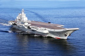 爱游戏电脑版官网-以“足球+文化”推动城市文化建设，打造城市新名片，足球文化主题绘画