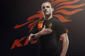 爱游戏在线登录入口-足球特色学校建设试点扩展推动教育与体育融合，足球特色学校教学理念