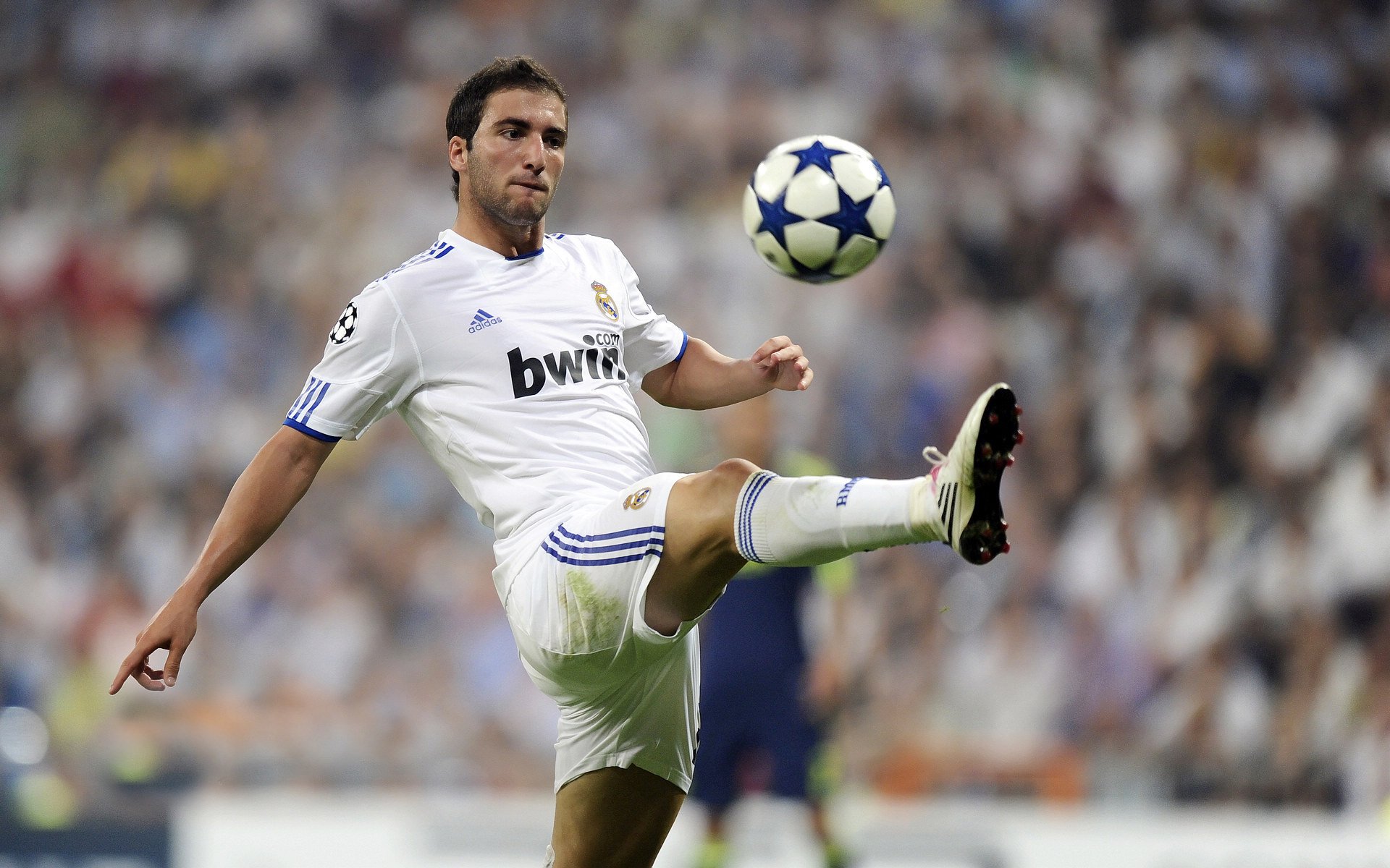 莫拉塔梅开二度，帮助尤文图斯锁定胜局